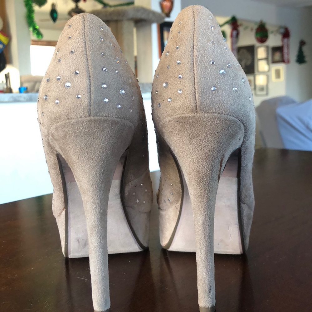 Heels - Picture 5 of 7